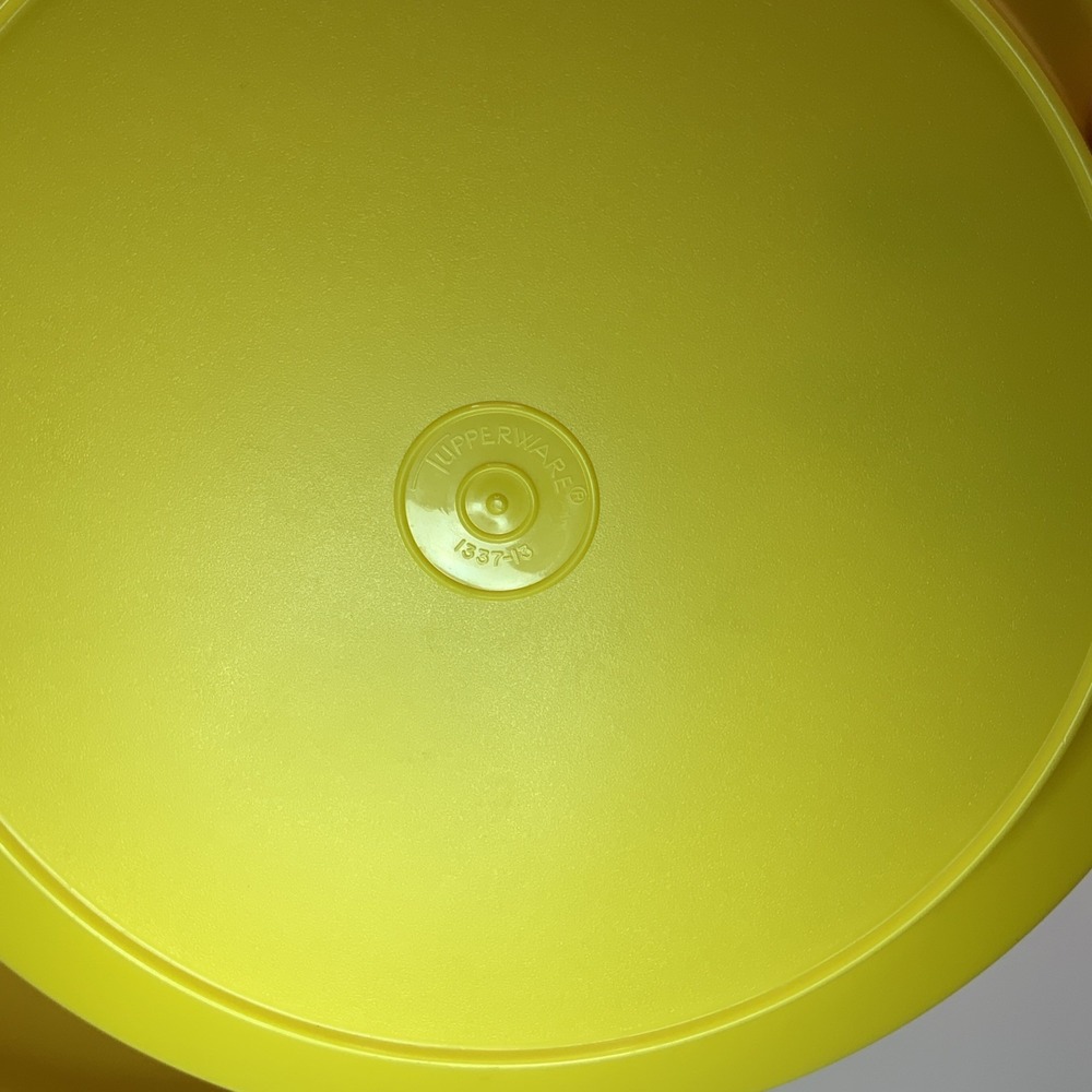 Vintage TUPPERWARE Seal N Serve‎ Bowl 1336-14 & Plate/Lid 1337-13 Yellow Set 8" - Picture 4 of 6